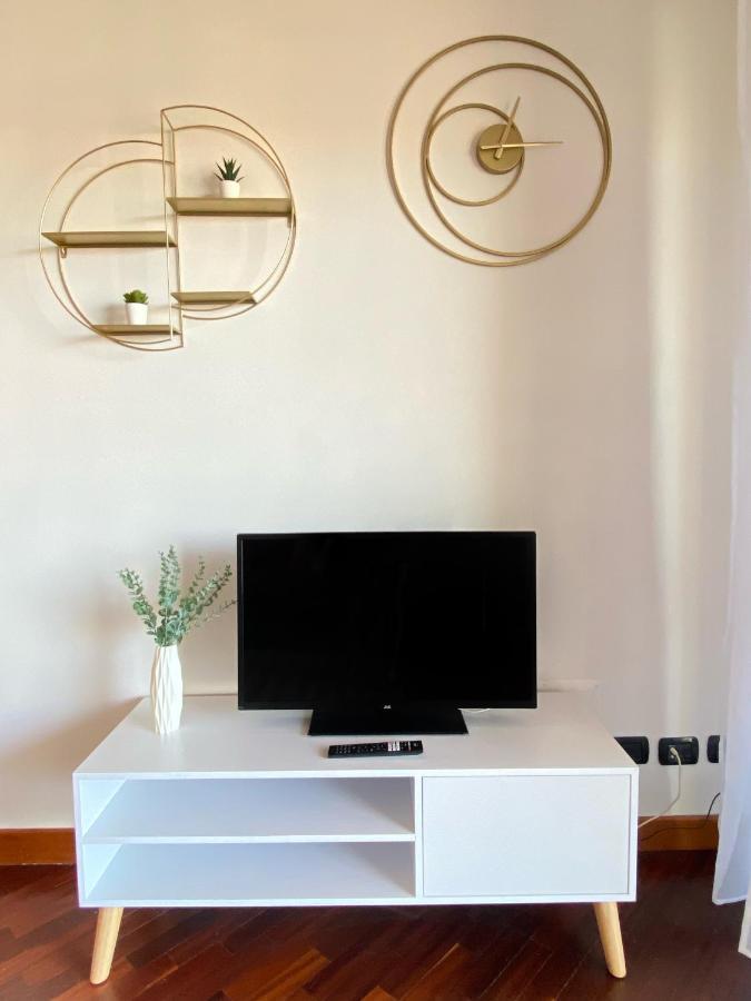 Sunset Escape Apartment - Panoramic Terrace فيوميتشينو المظهر الخارجي الصورة