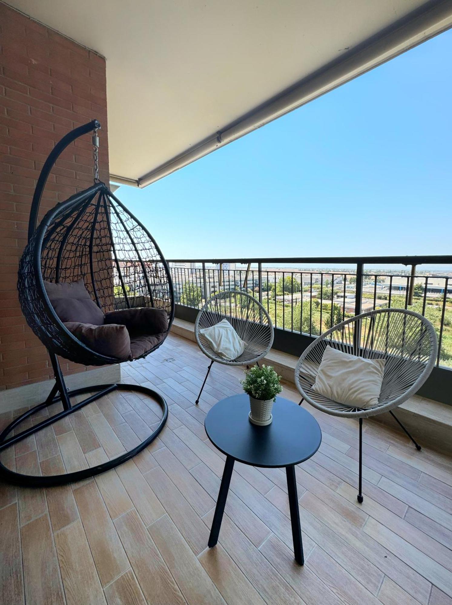 Sunset Escape Apartment - Panoramic Terrace فيوميتشينو المظهر الخارجي الصورة